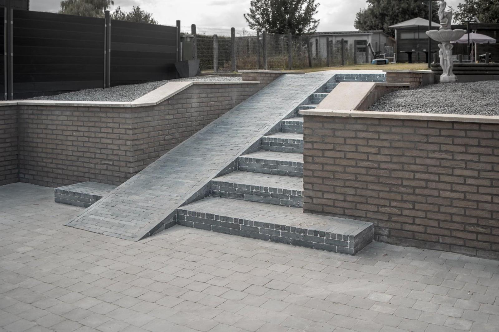 Erwetegem - Blauwsteen klinkers + helling + trap